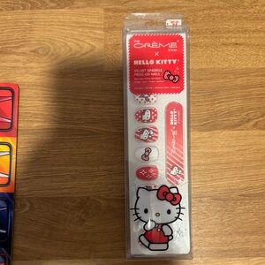 The cream shop x Hello Kitty Velvet Sparkle Press-On Nails (BNIP)
